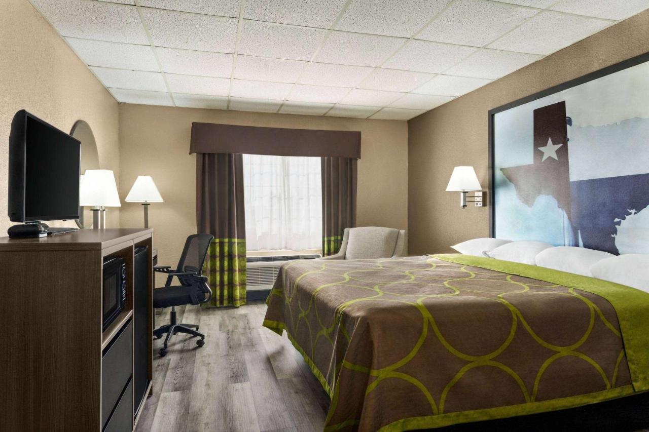 Super 8 by Wyndham Gainesville TX Eksteriør billede